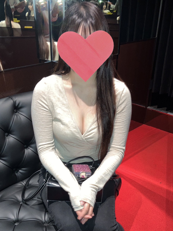 バンビ倶楽部・堺 りり 22歳 T：156cm　B：86(F)　W：58　H：85